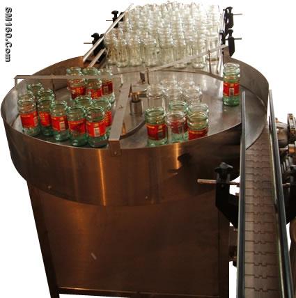 Bottle pushing machine