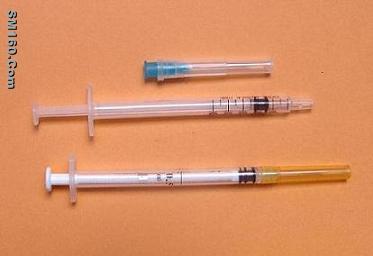 Auto-disable syringe 