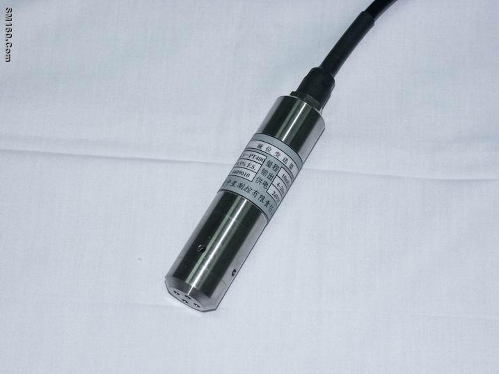 Liquid level pressure transmitter