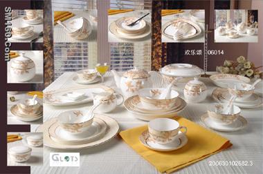 GLOTS--Brocade Red Dinnerware