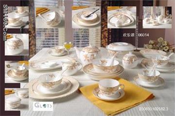 GLOTS--Brocade Red Dinnerware