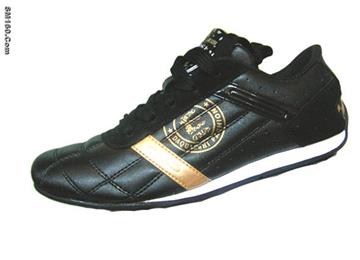Sporting shoes