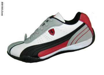 Sporting shoes