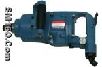 Pneumatic riveting hammer,