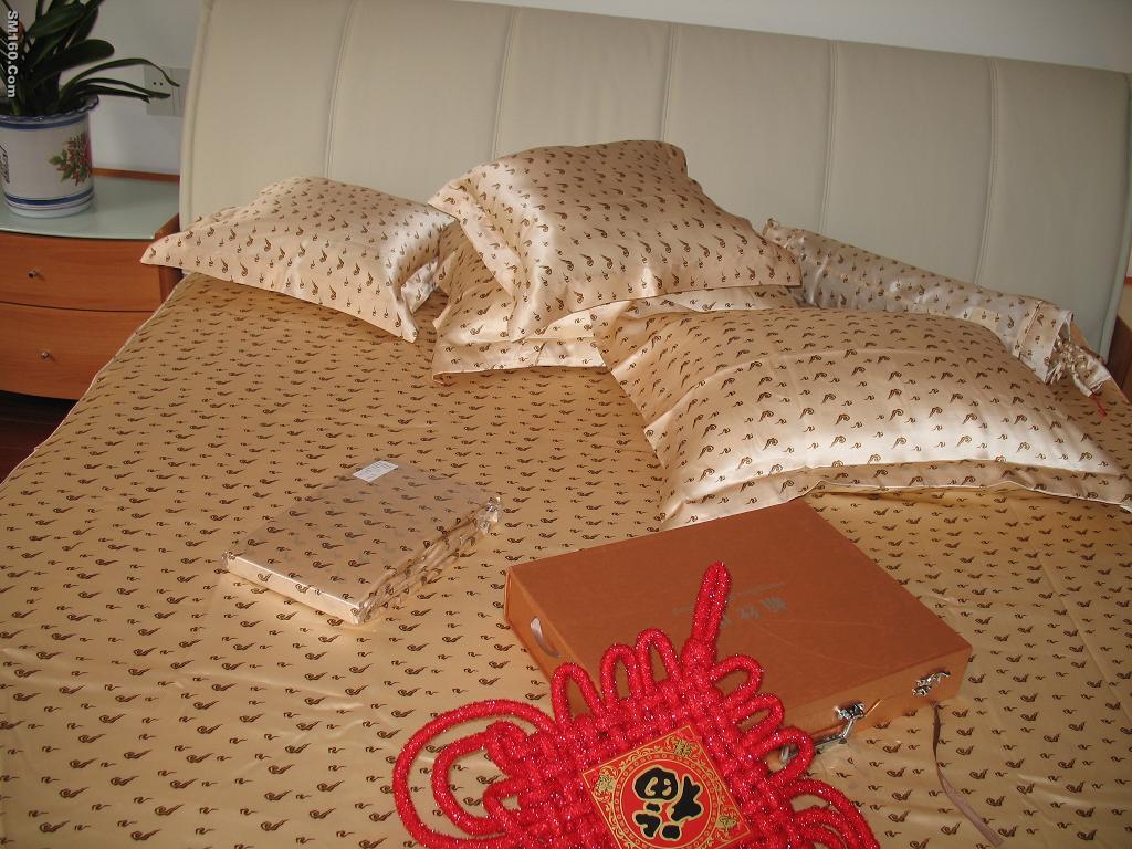 silk bedding set and silk bed linen