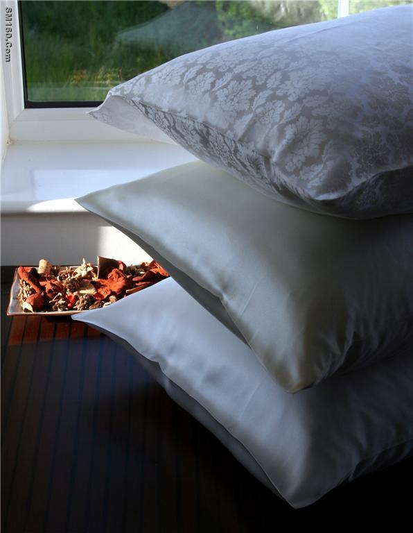 silk pillow and silk pillowcase