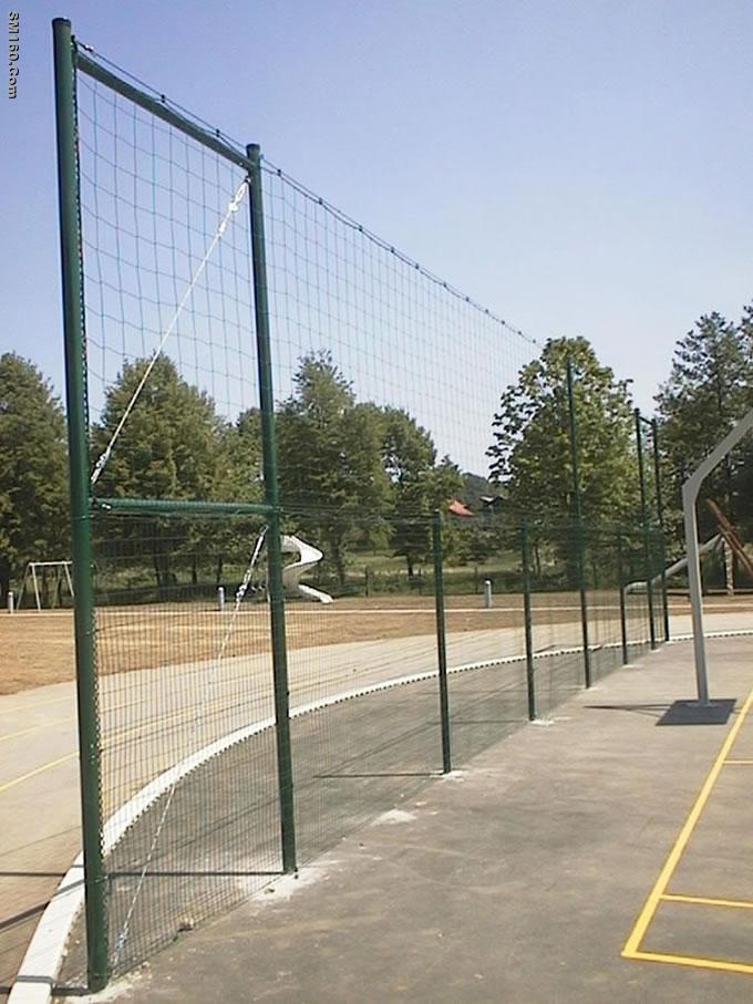 wire mesh fence