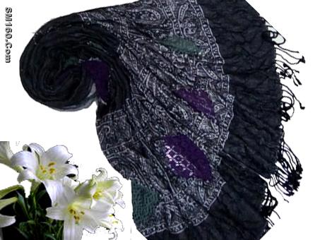 selling all kinds of fashion scarves and shawls