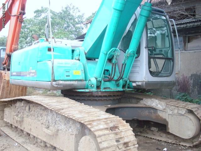  used KobelcoSK200-6 excavator