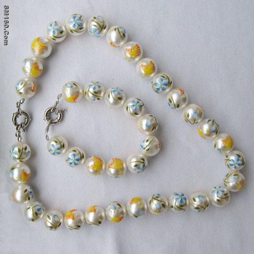 shell pearl  necklaces