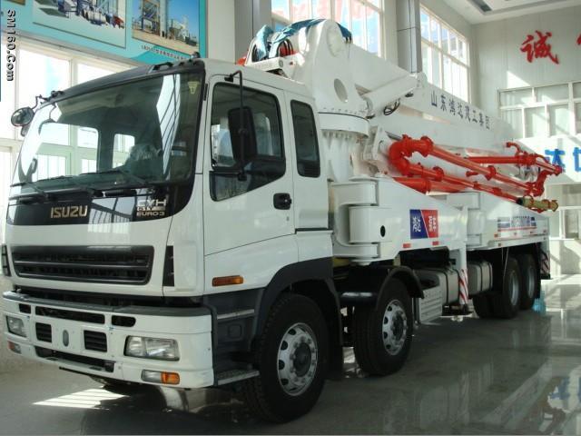 concrete pump with boom