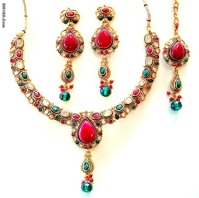 Necklace earrings set