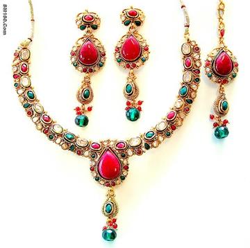 Necklace earrings set