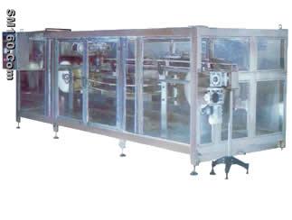 Automatic symmetric gripping bottle washing machin