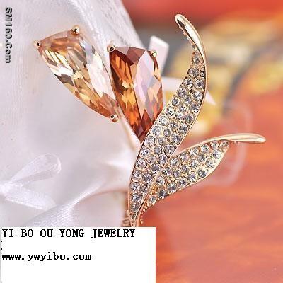 Beautiful Crystal  Diamond  Brooch