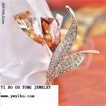 Beautiful Crystal  Diamond  Brooch