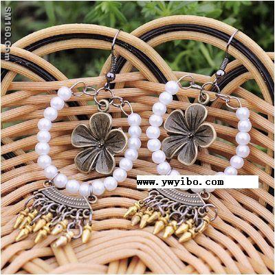 Fashionable Pearl  Earrings