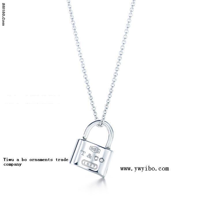 Supply vogue necklaces
