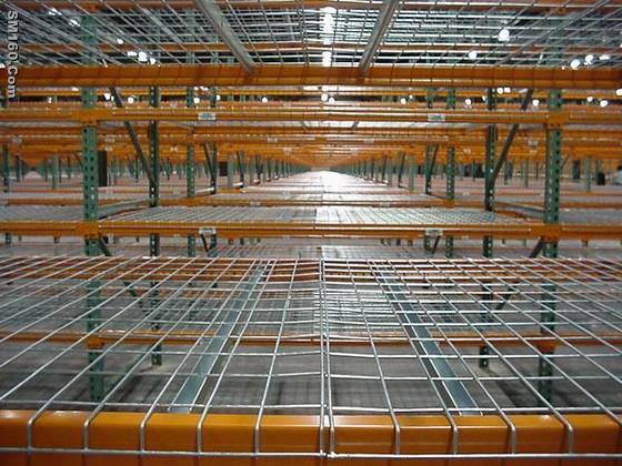 Wire mesh shelving