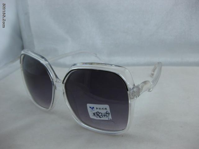 Sunglasses in the 9th Wenzhou Int'l Optics Fair,China