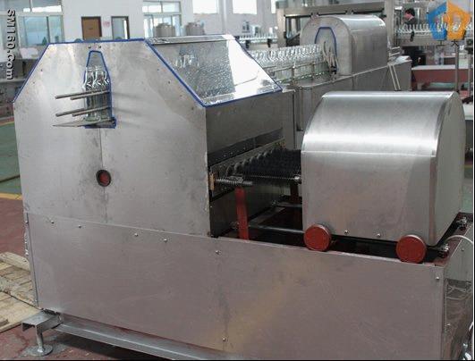 Automatic glass bottle-washing machine