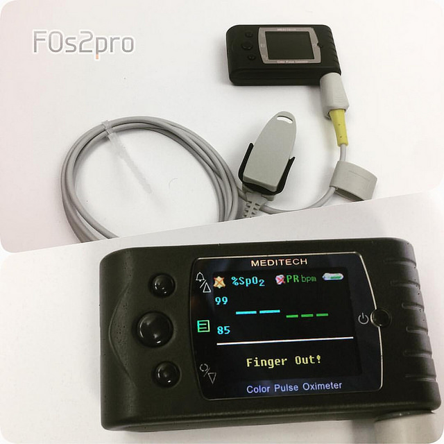 Meditech Fos2 Handheld Pulse Oximeter with Color Monitor