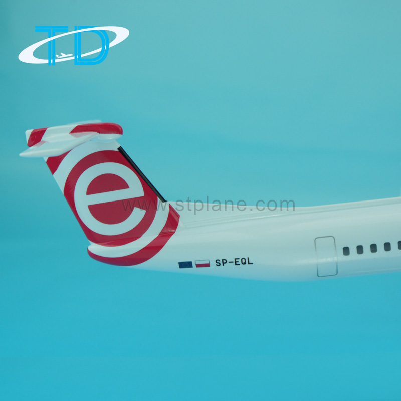 Q400  33cm Synthetic Resin Model