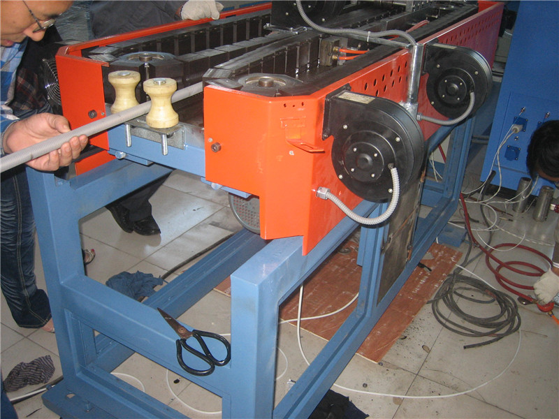PE/PVC single wall corrugation pipe production line