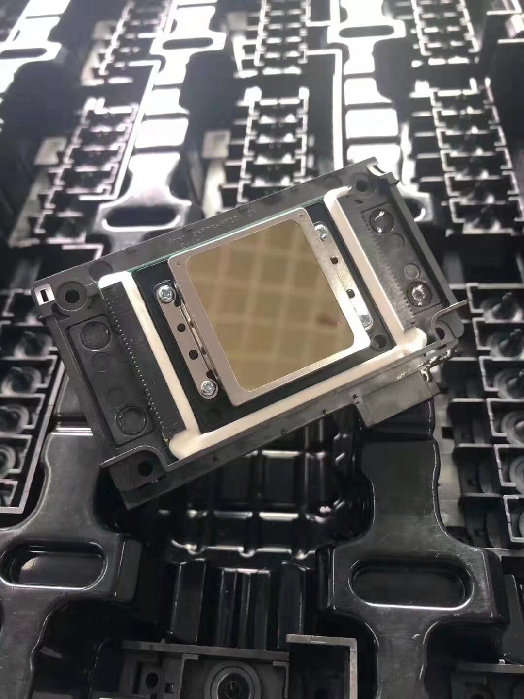 Piezoelectric photo machine nozzle
