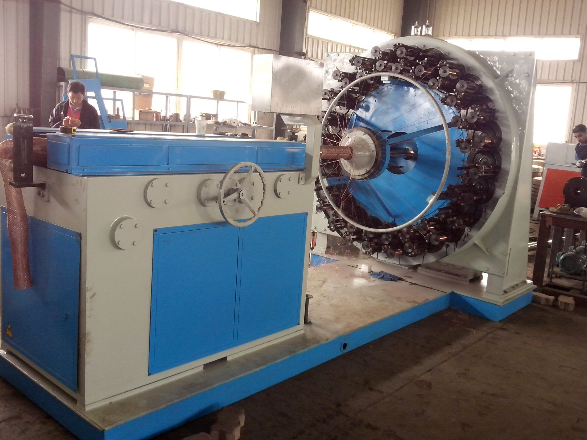 Braiding machine