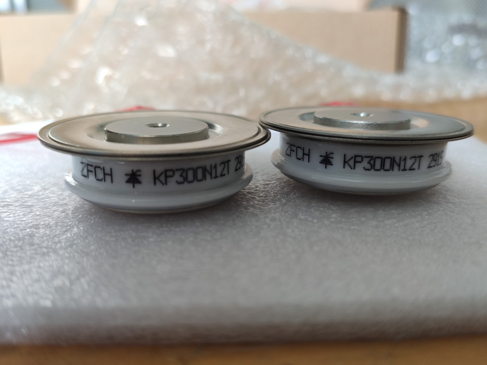 Selling thyristors and rectifier modules,The model is KPA700-40