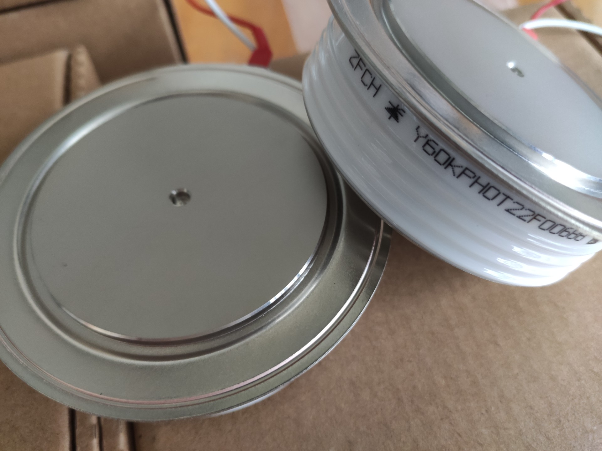 Selling thyristors and rectifier modules,The model is ST2100GXH25A