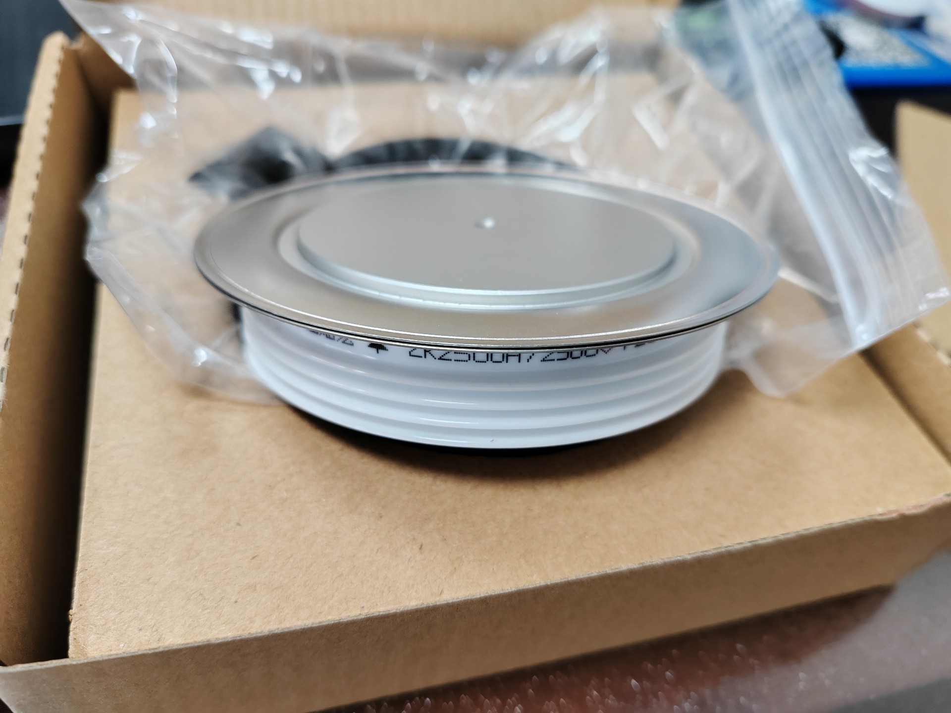 Selling thyristors and rectifier modules,The model is KP1000A600V KT44cT Y45KPCOT19J01566