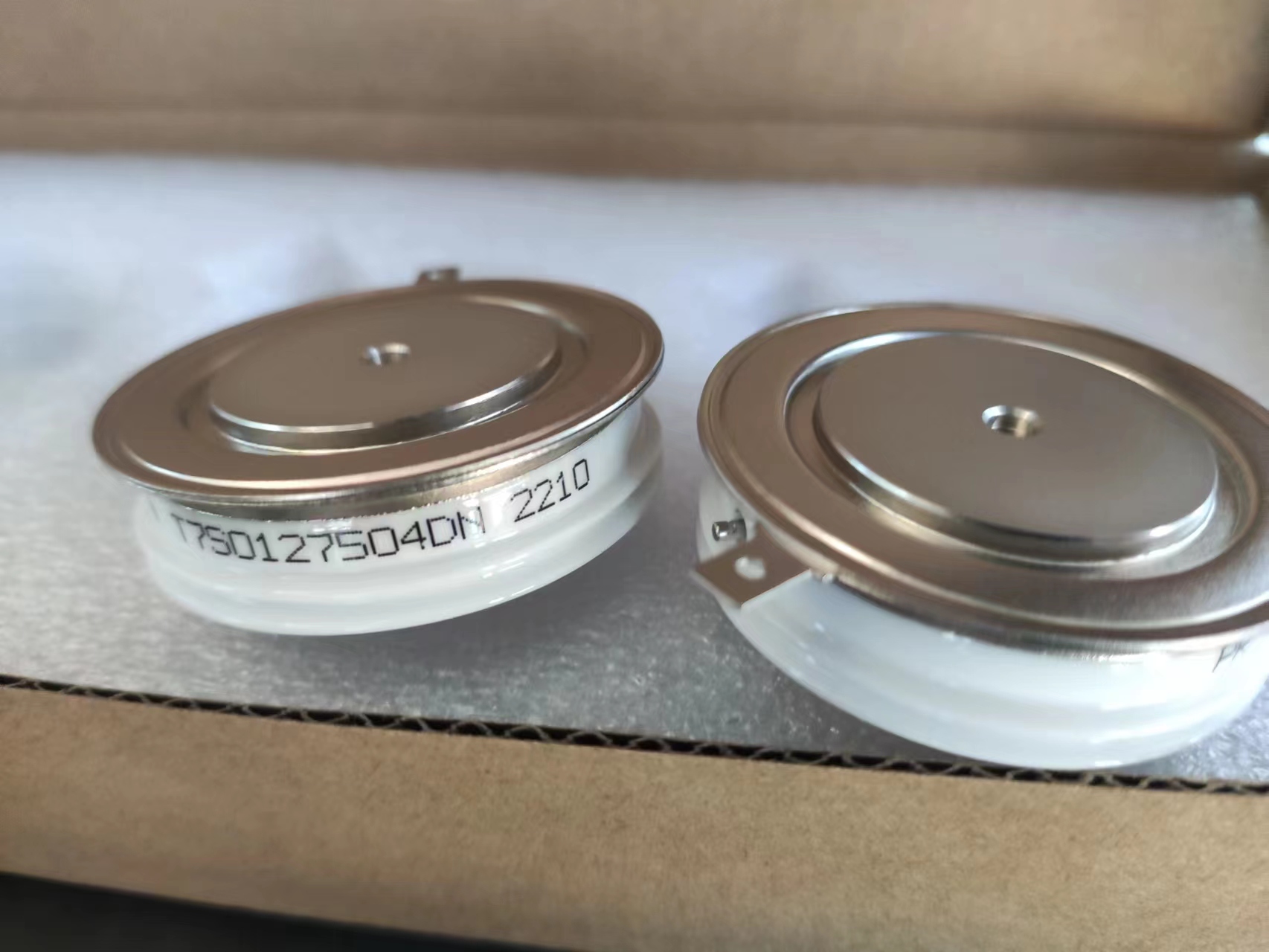 Selling thyristors and rectifier modules,The model is PRX USA T9KC620603DH