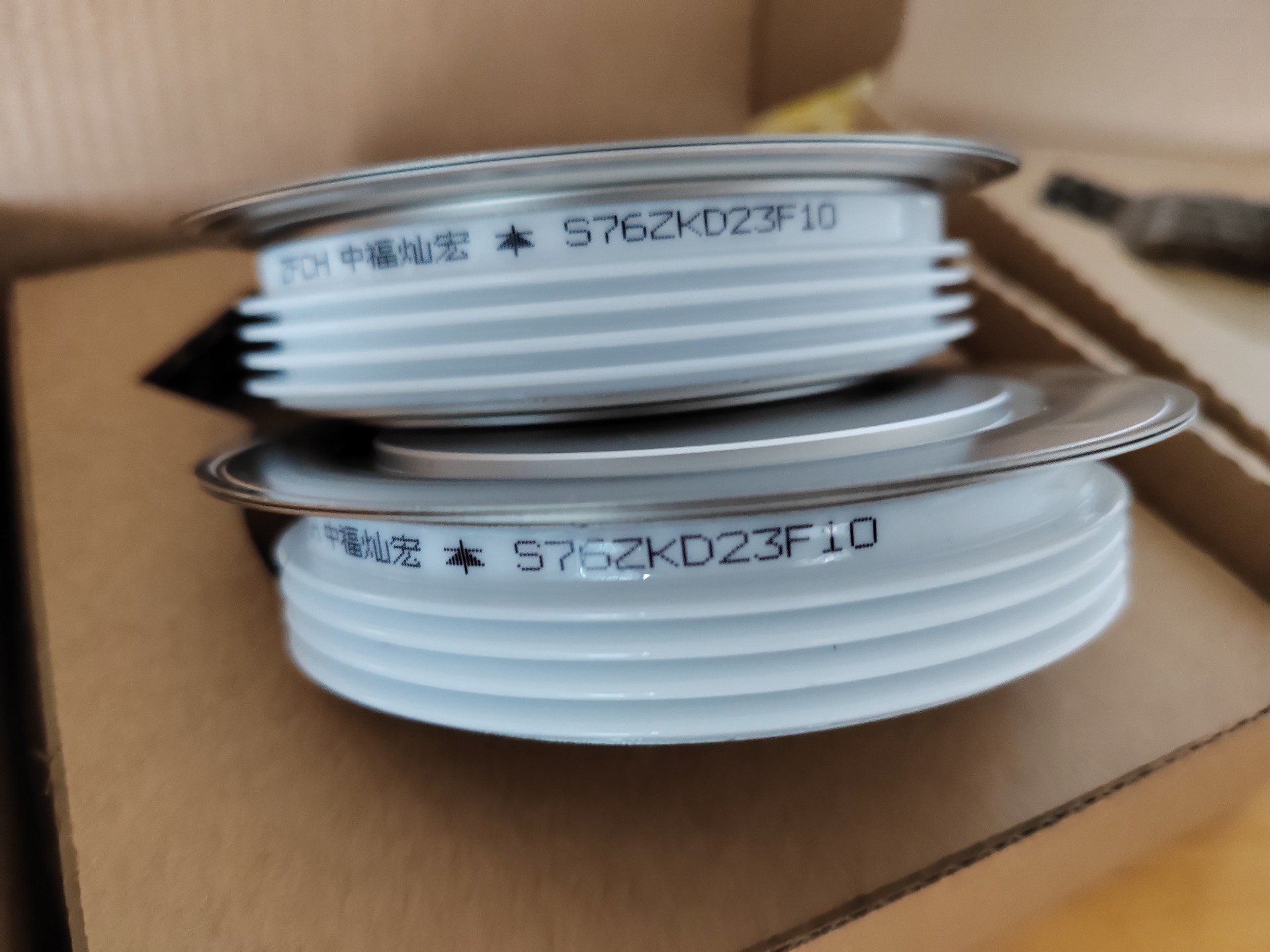 Selling thyristors and rectifier modules,The model is MTQ1002240L