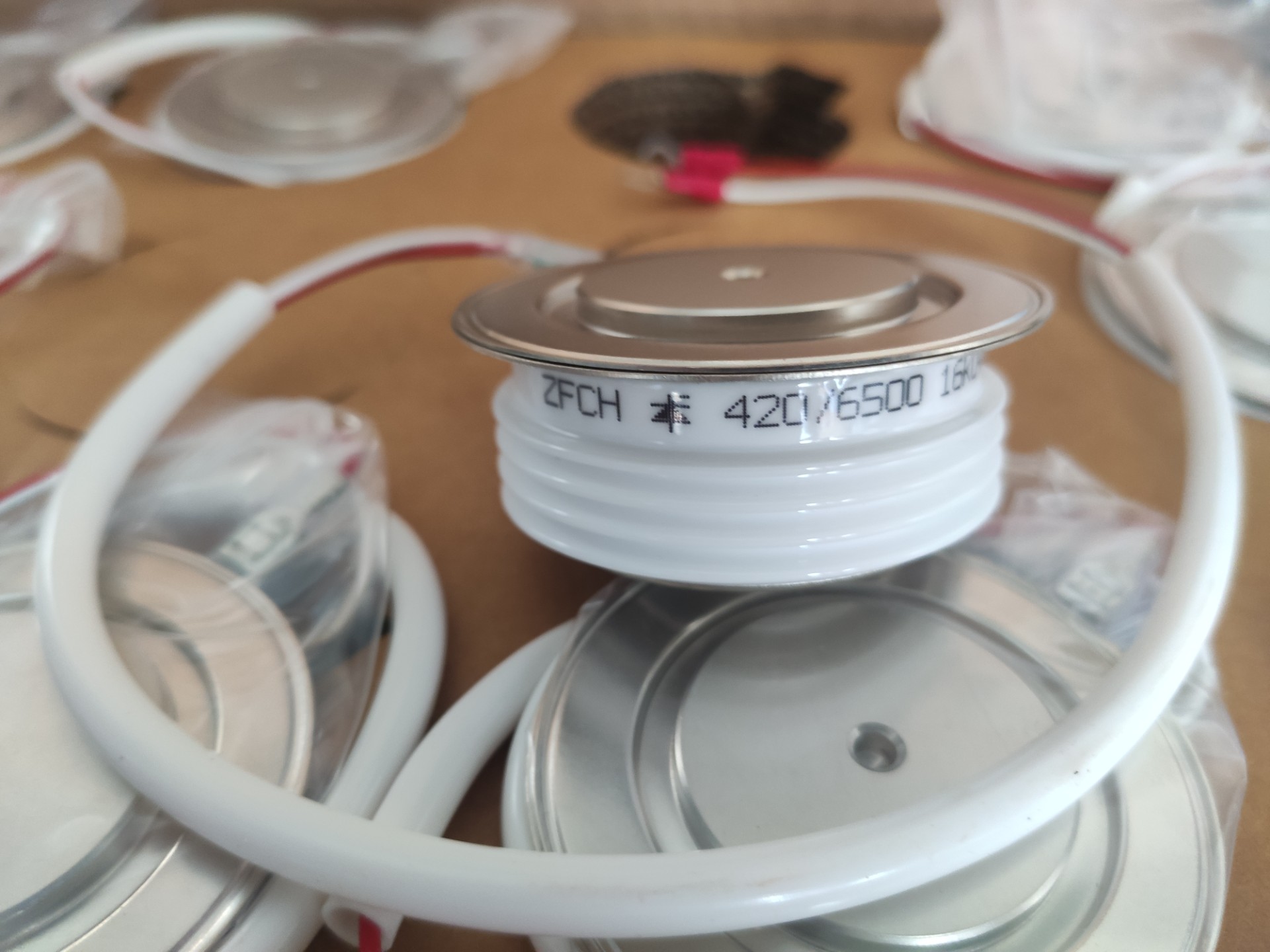 Selling thyristors and rectifier modules,The model is MD200C12D2